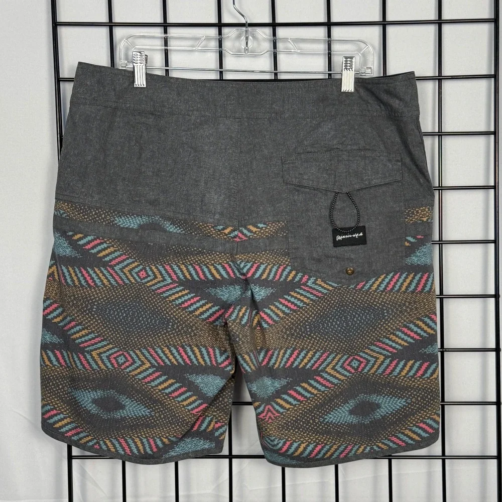 Quiksilver Boardshorts Mens 36 Gray Aztec Swim Beach Travel‎ Summer Surf